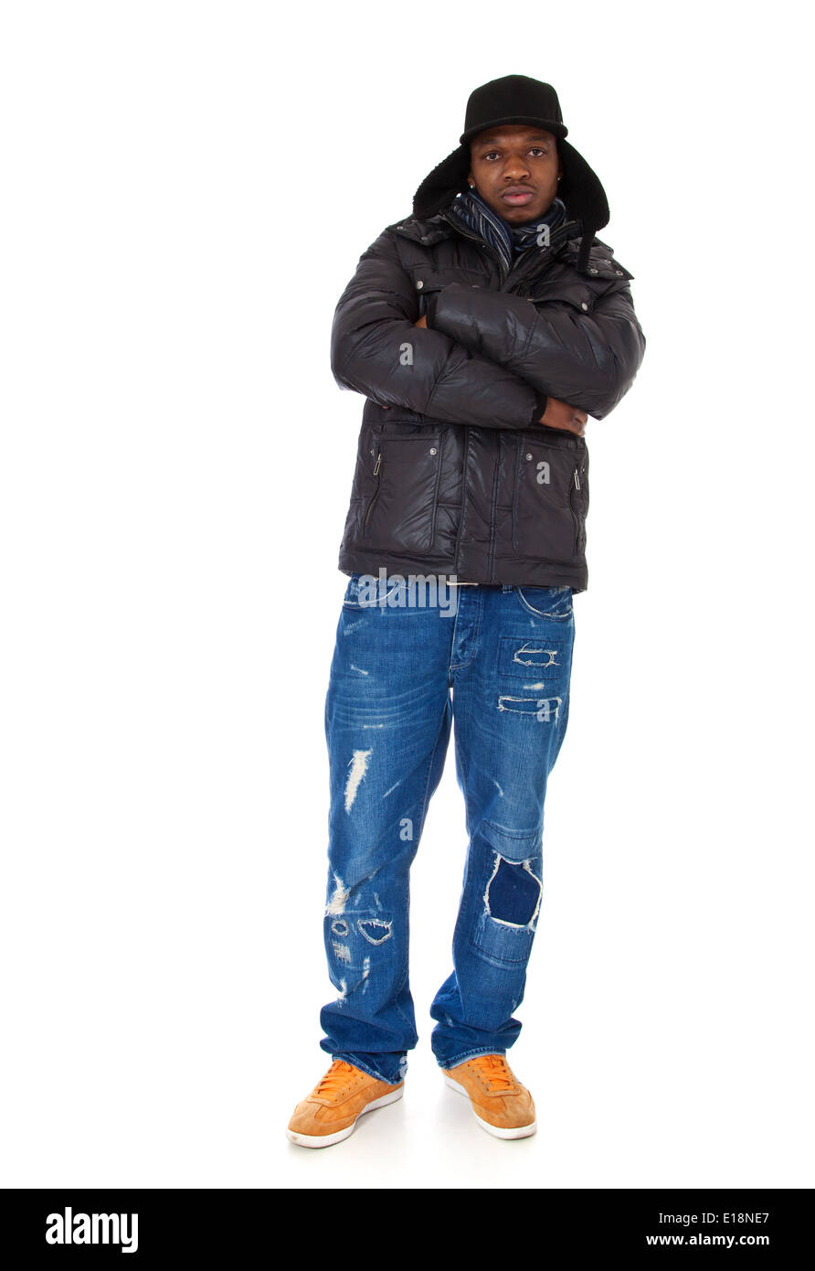 Junge schwarze Kerl in Winterkleidung Stockfoto