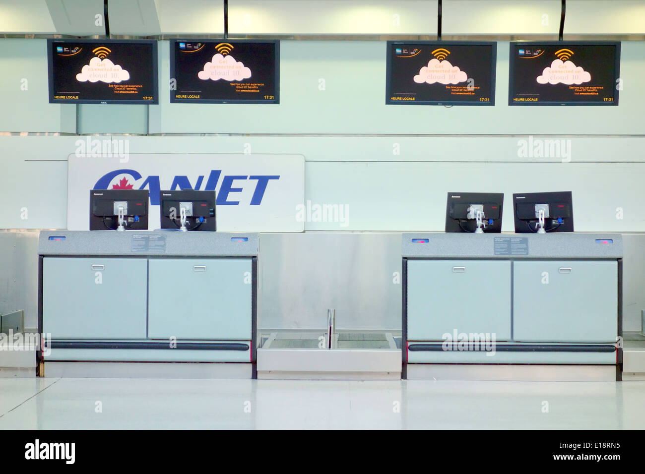 Check-in Schalter am Flughafen Pearson in Toronto, Kanada Stockfoto