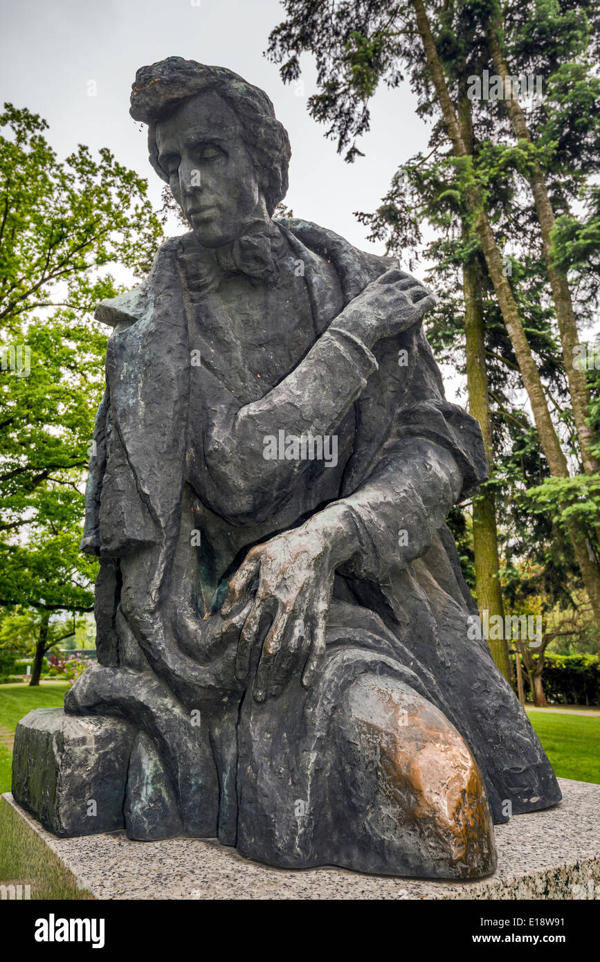 Frederic Chopin Bronze Statue von Jozef Goslawski, im Park am Chopin-Museum in Zelazowa Wola, Masowien, Polen Stockfoto