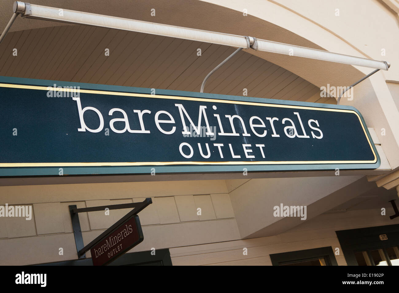 tanger converse outlet