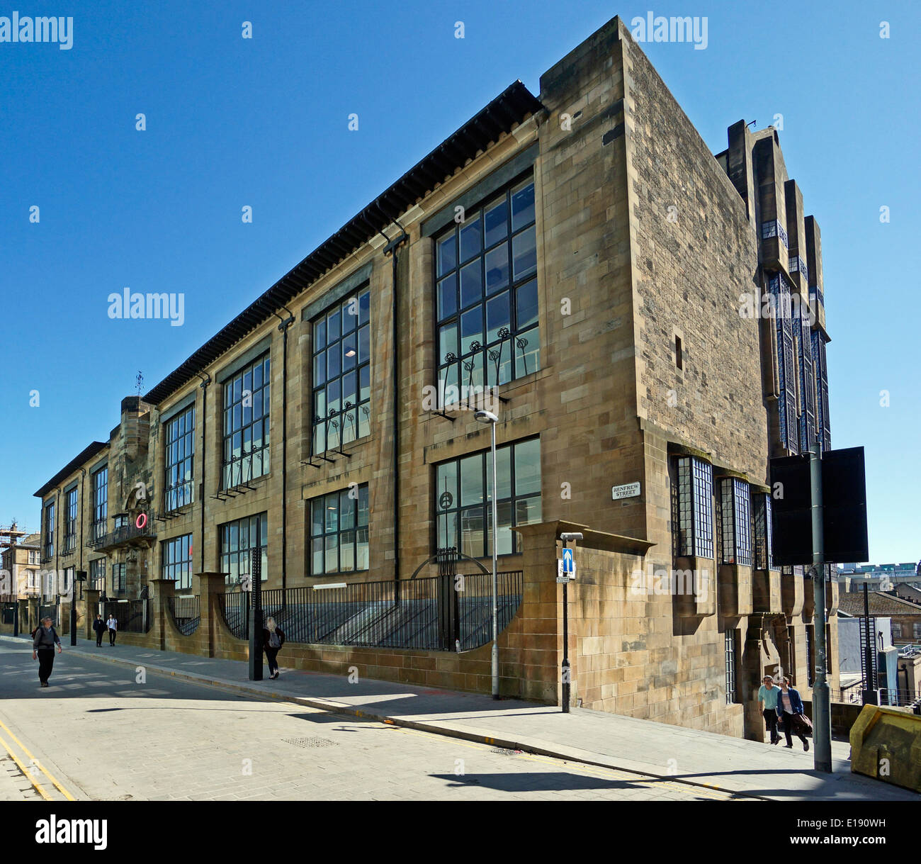 Glasgow School of Art Mackintosh Gebäude in Renfrew Street Glasgow Schottland, entworfen von Charles Rennie Mackintosh aus West End gesehen Stockfoto