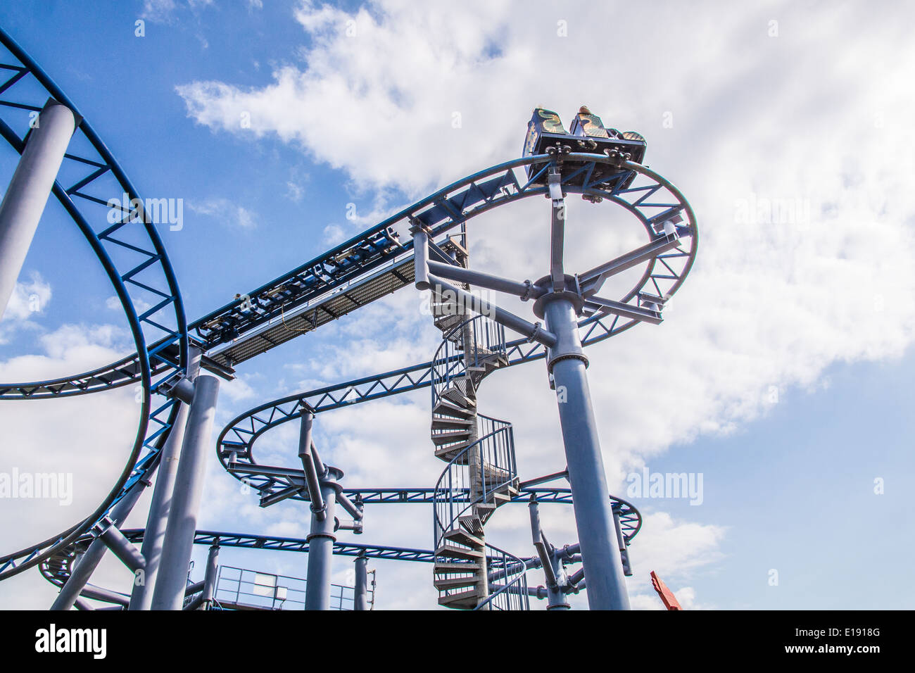 Cobra Achterbahnfahrt an Paultons Park, Southampton, England, Vereinigtes Königreich. Stockfoto