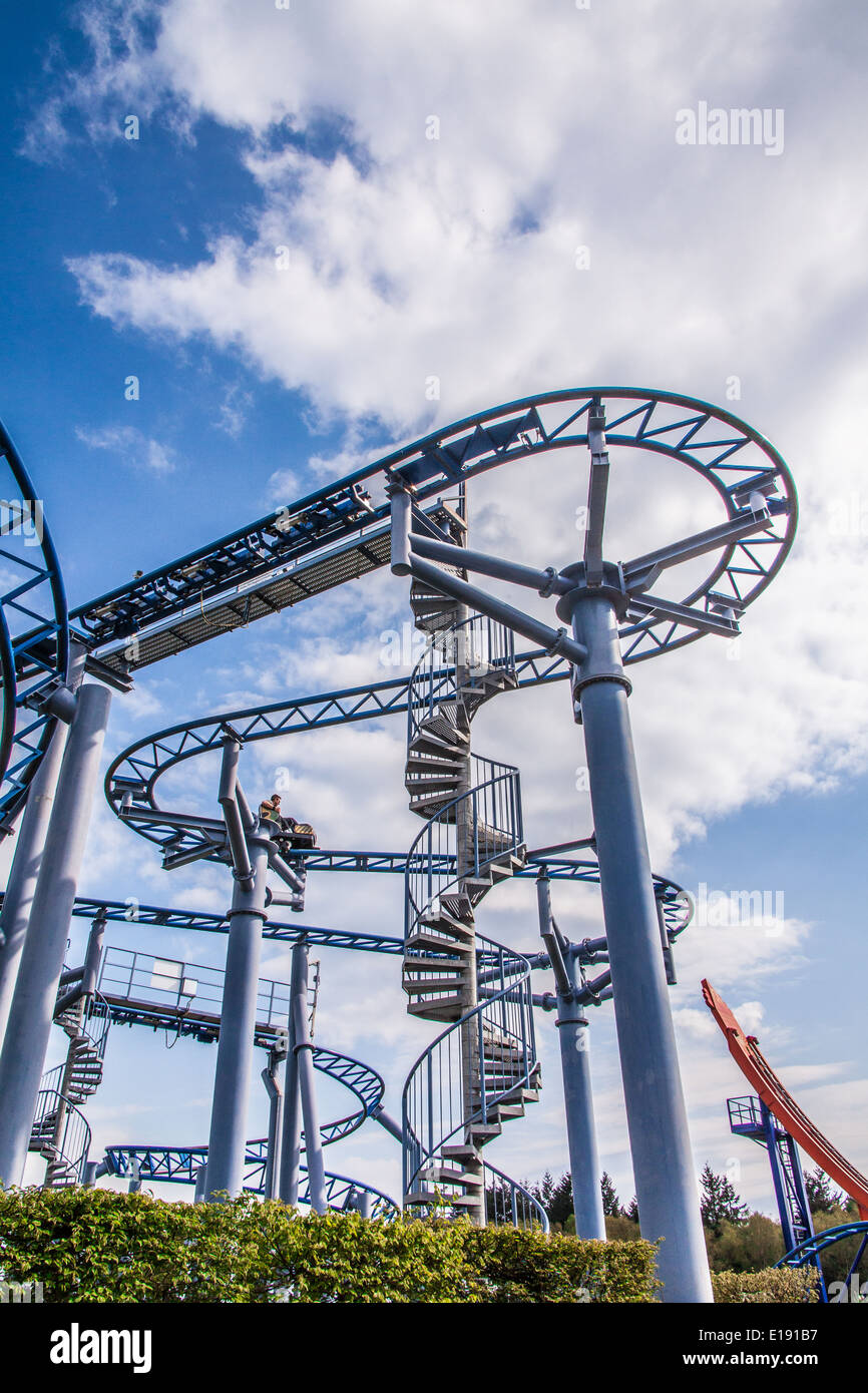 Cobra Achterbahnfahrt an Paultons Park, Southampton, England, Vereinigtes Königreich. Stockfoto