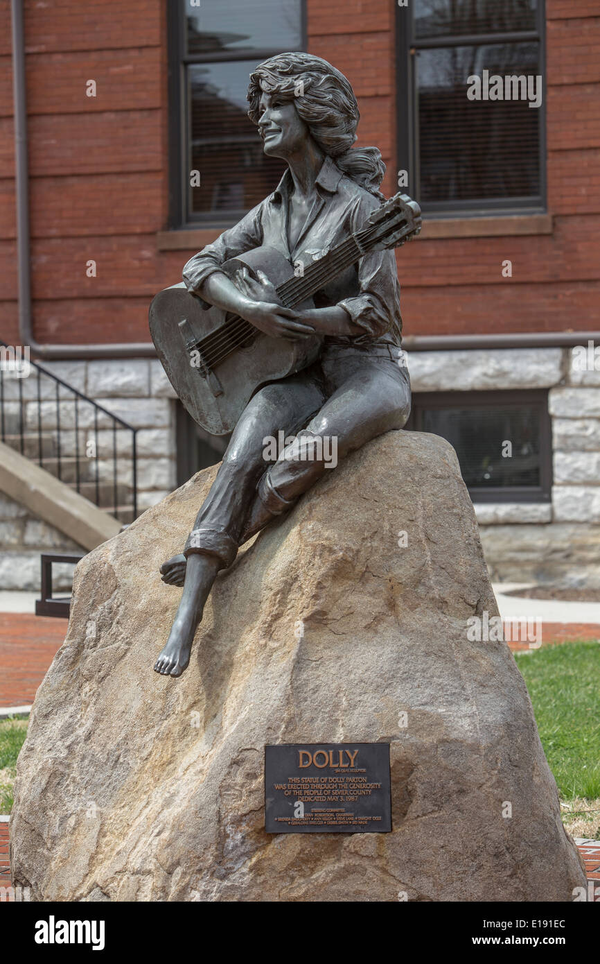 Dolly Parton Skulptur ist in der Innenstadt von Sevierville, Tennessee abgebildet. Stockfoto