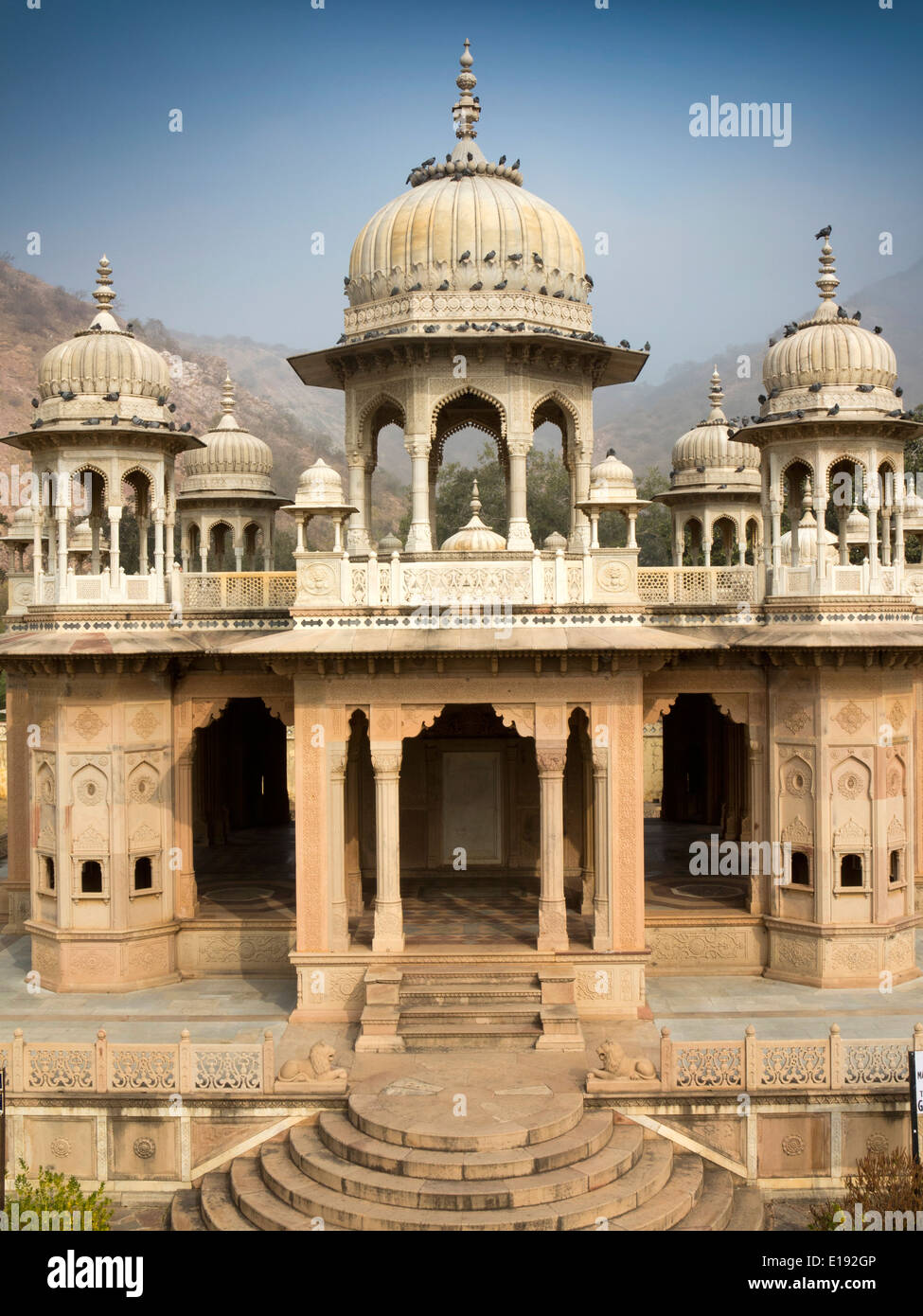 N9680 Indien, Rajasthan, Jaipur. Gaitore Ki Chhatriyan, königliche Familie Feuerbestattung Boden Denkmal Stockfoto