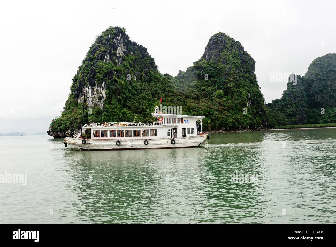 Ha Long Bay touristischen Boot Stockfoto