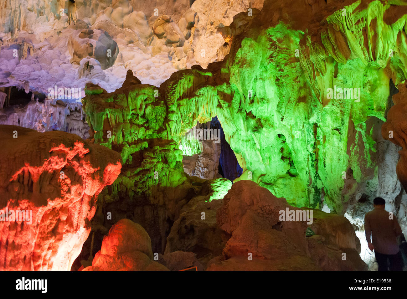 Ha Long Bucht Höhle Stockfoto