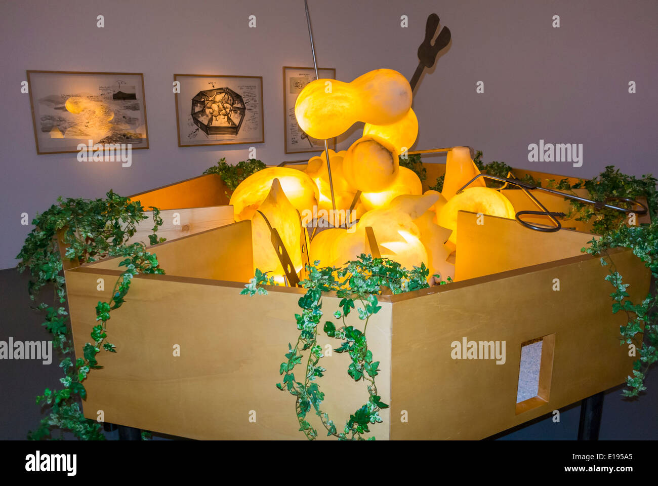 Paris, Frankreich, Französische Galerie für moderne Kunst, im Marais-Viertel, 'Galerie Perrotin', Ausstellung, Kredit-chinesischer Künstler: 'Chen Zhen » Objekte moderne Kunst Stockfoto