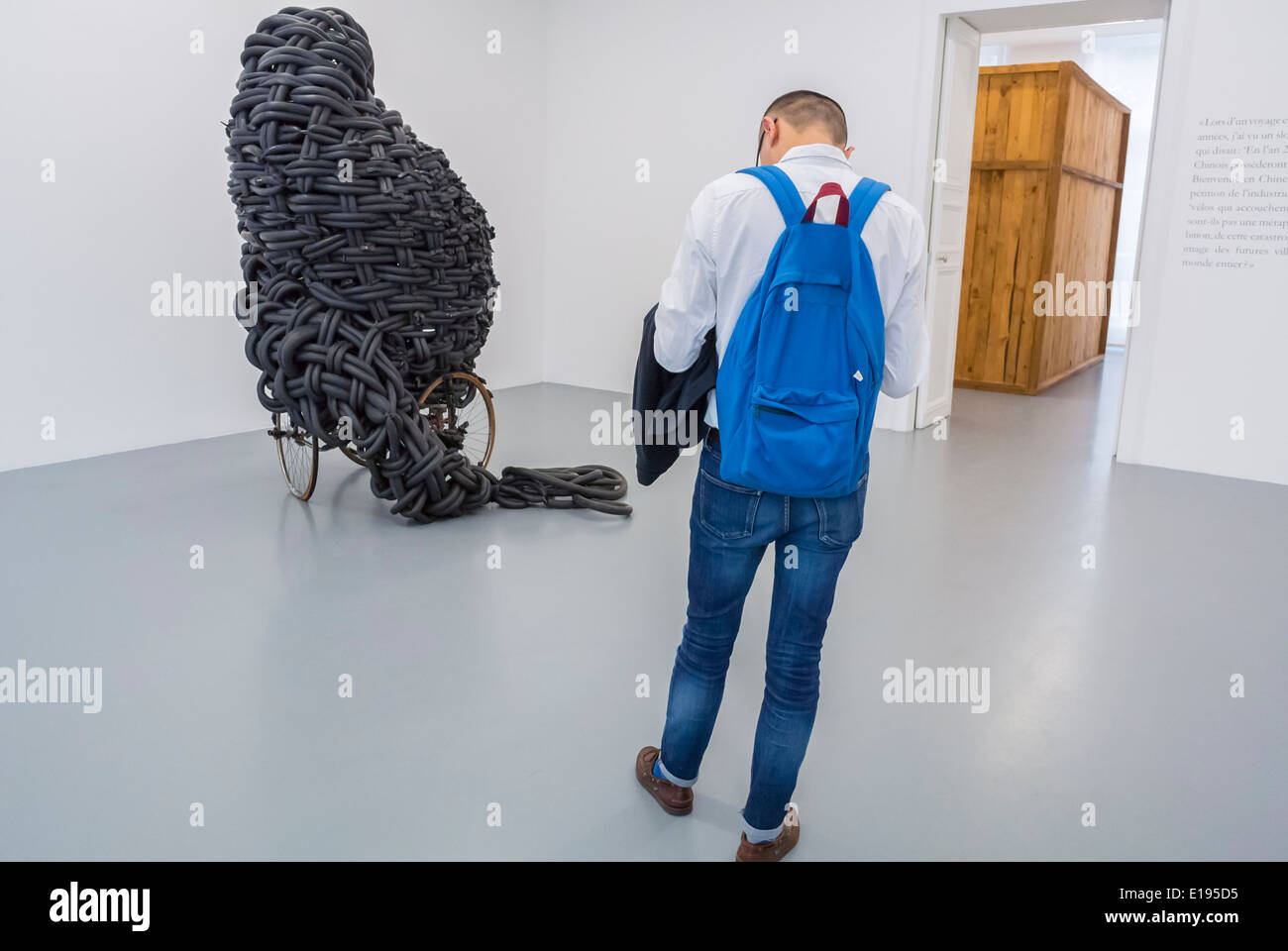 Paris, Frankreich, Objects, man Looking Modern Art Gallery, im Marais Viertel, Galerie Perrotin, Ausstellung, (Kredit chinesischer Künstler: Chen Zhen ») Stockfoto