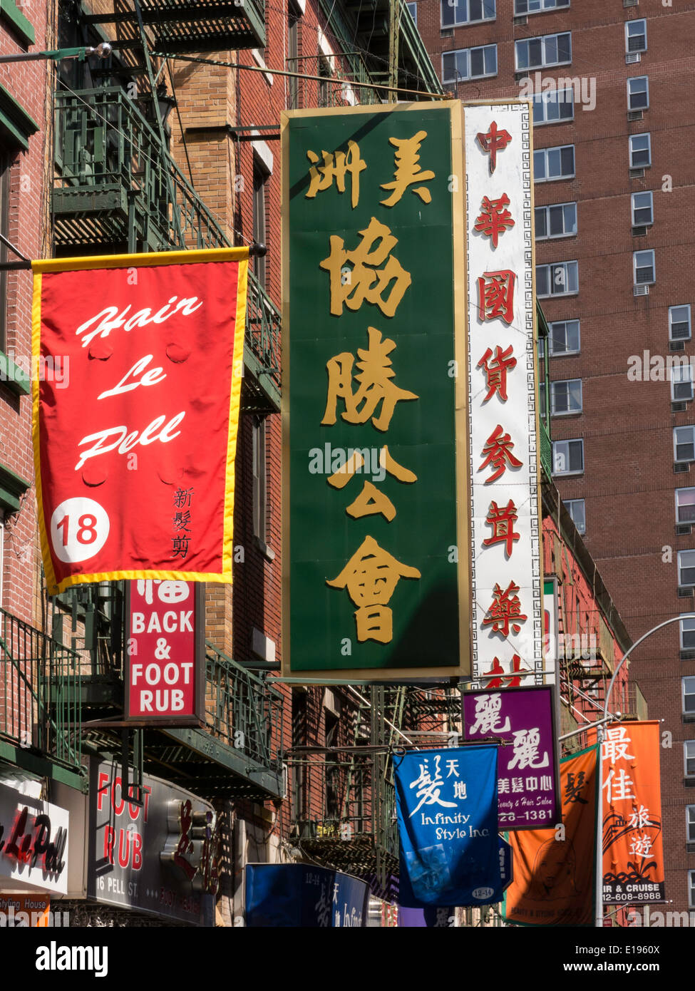 Geschäfte und Straßenszene, Chinatown, NYC, USA Stockfoto