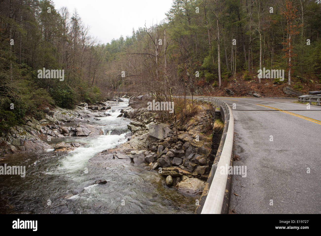 Old State Highway 73 ist im Nationalpark Great Smoky Mountains in Tennessee abgebildet. Stockfoto