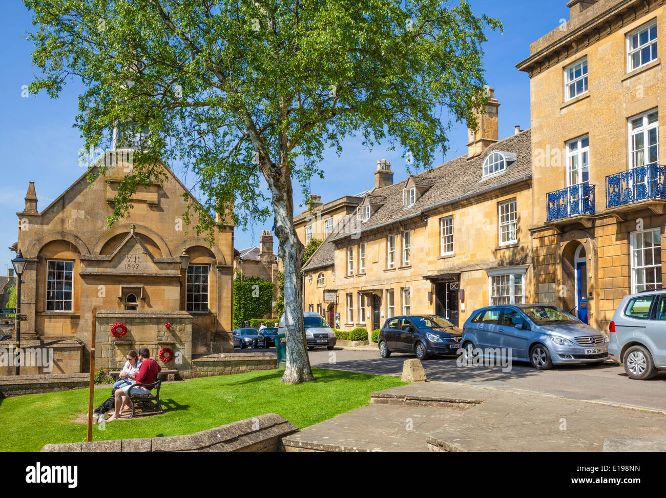 cotswolds Dorf Chipping Campden High Street mit Markthalle Chipping Campden, die Cotswolds Gloucestershire England GB Europa Stockfoto