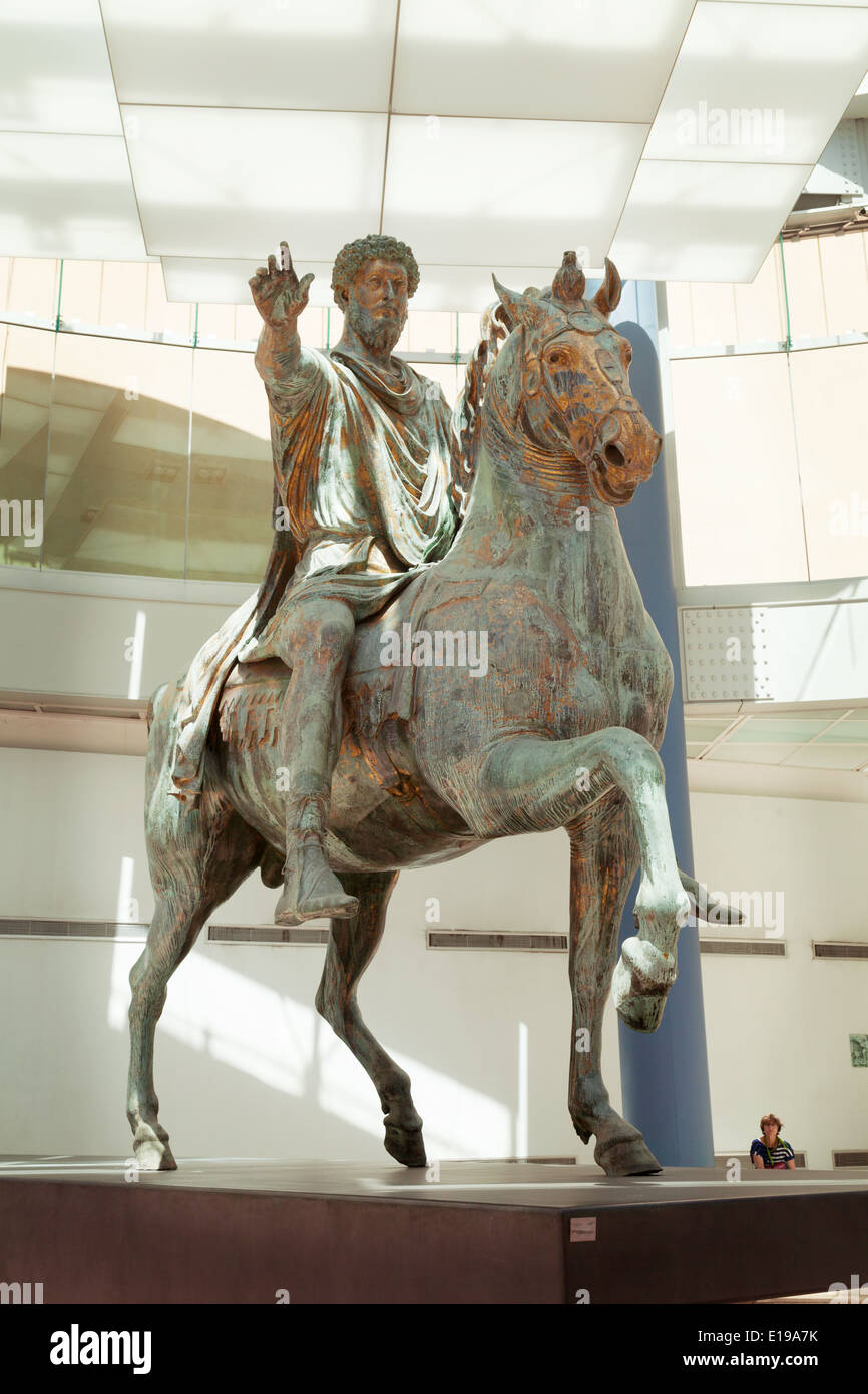 Die ursprüngliche Bronzestatue des römischen Kaisers Marcus Aurelius aus dem zweiten Jahrhundert n. Chr. auf dem Pferd, Kapitolinisches Museum, Rom, Italien Stockfoto