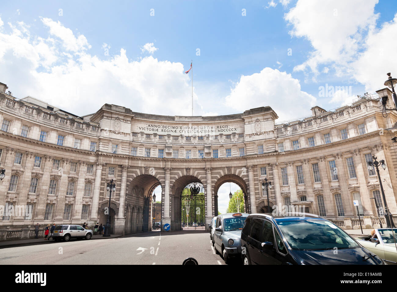 Admiralty Arch vom Trafalgar Square in London. Stockfoto