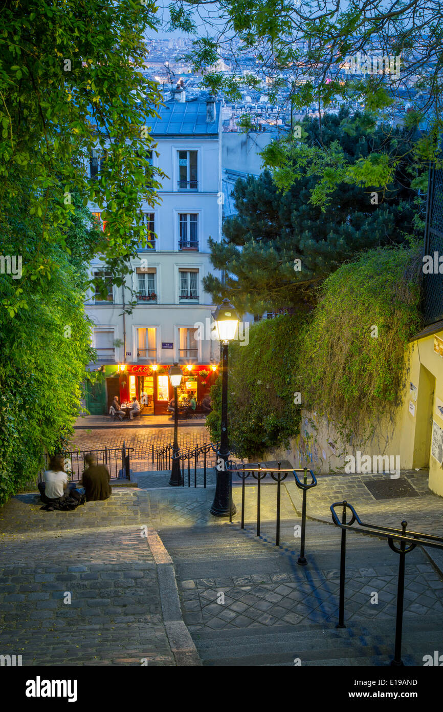 Abends Blick auf der Treppe der Rue du Calvaire, Montmartre, Paris Frankreich Stockfoto