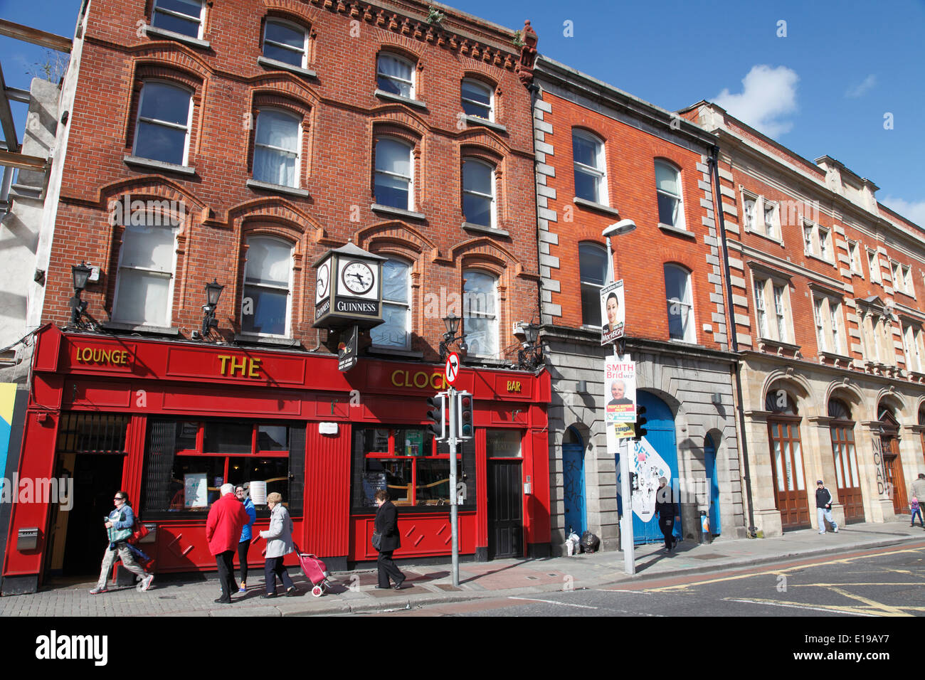 Irland, Dublin, Straßenszene, bar, Menschen, Stockfoto