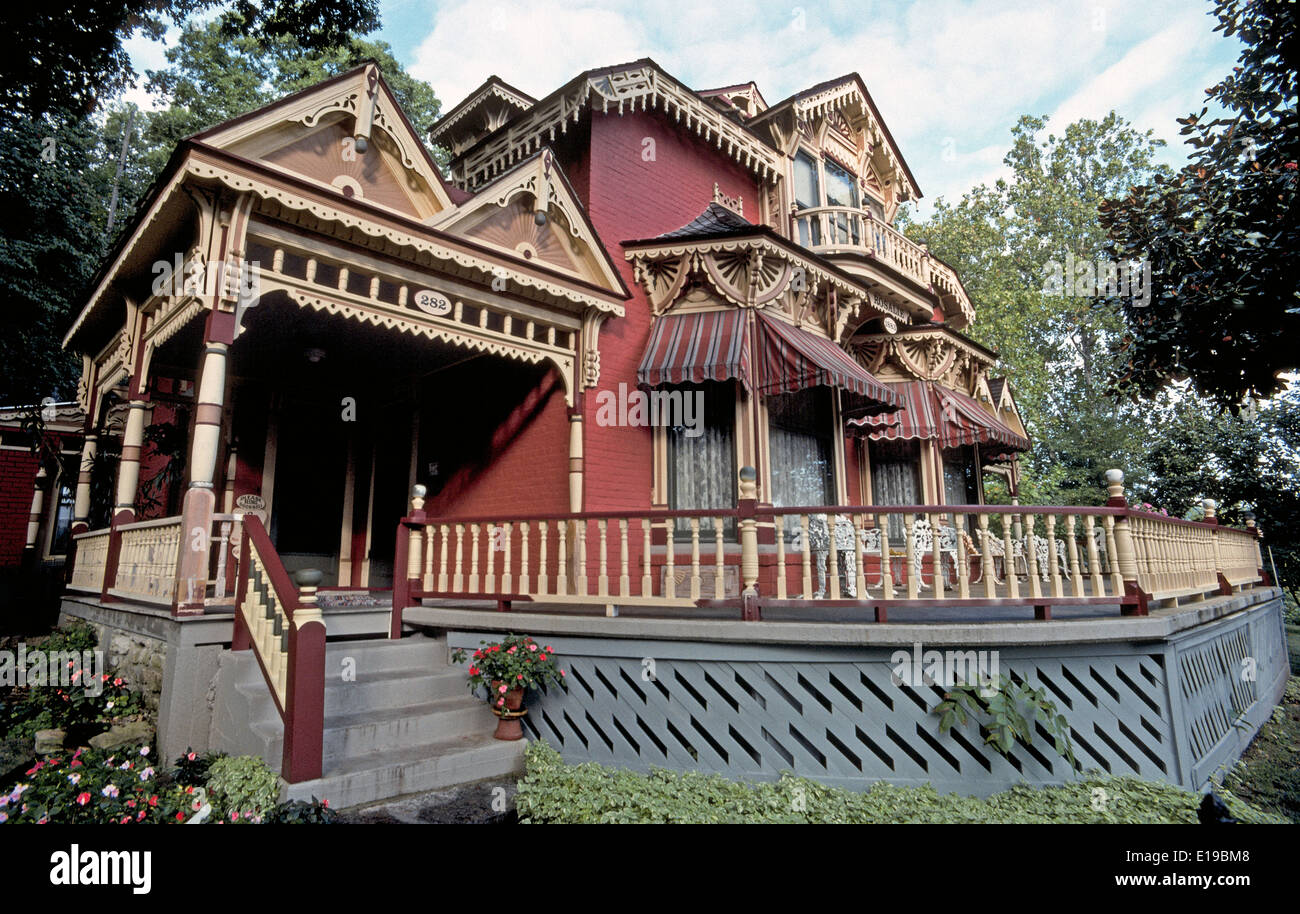 Dieser historische 1889 viktorianischen Haus benannte Rosalie gilt als ein architektonisches Juwel die malerische Ozark Mountains Eureka Springs, Arkansas, USA. Stockfoto
