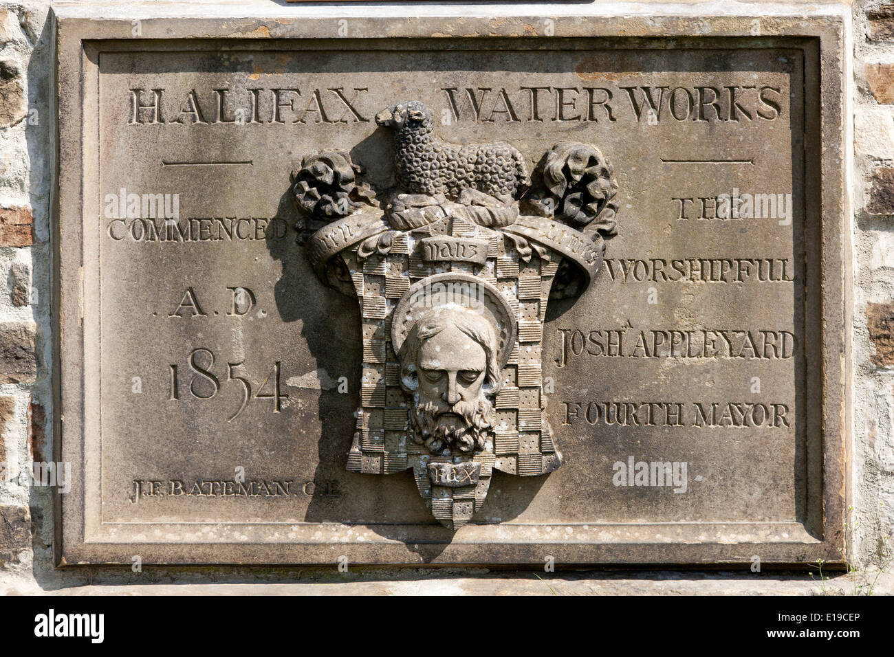 Datum Stein zum Gedenken an Bau von Ogden Wasser-Reservoir in der Nähe von Halifax, West Yorkshire Stockfoto