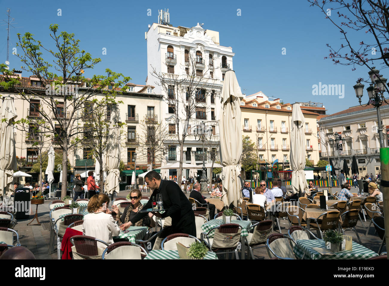 Restaurant im Freien Tische auf der Plaza Santa Ana, Barrio de Las Letras, Madrid, Spanien Stockfoto