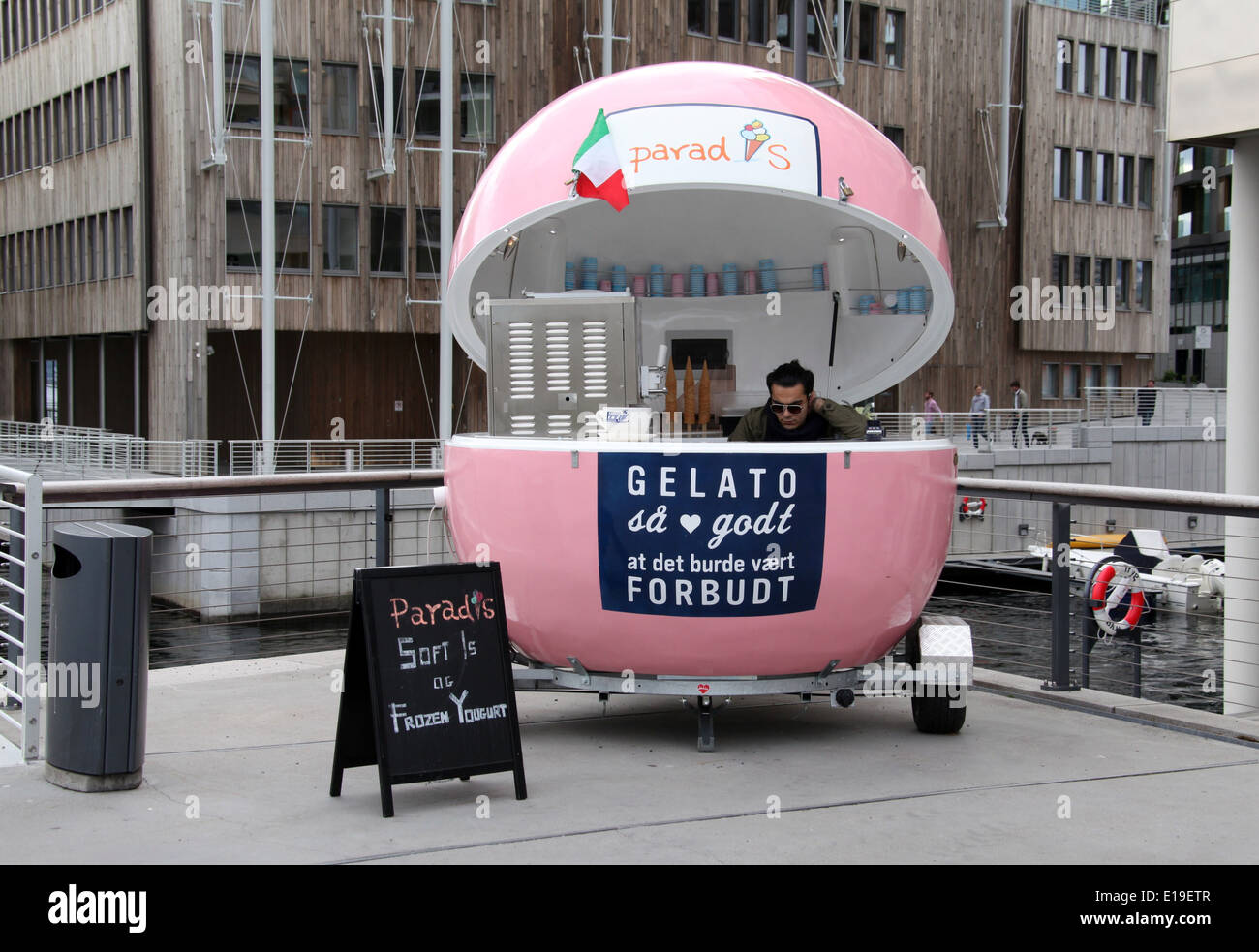 Frozen yoghurt Fotos und Bildmaterial in hoher Auflösung Alamy