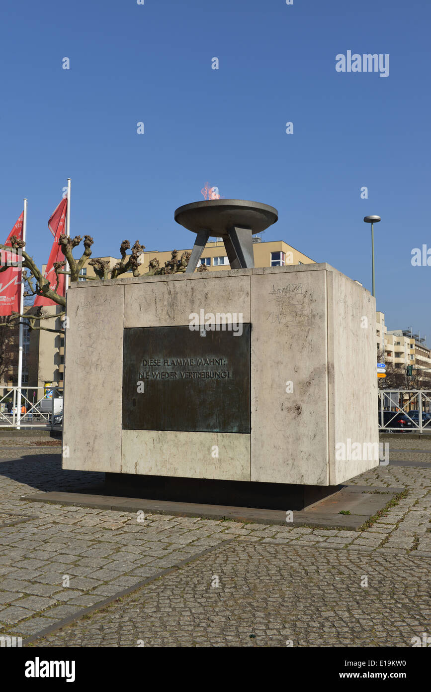 Ewige Flamme, Denkmal Für Die Opfer von Flucht Und Vertreibung, Theodor-Heuss-Platz, Charlottenburg, Berlin, Deutschland Stockfoto