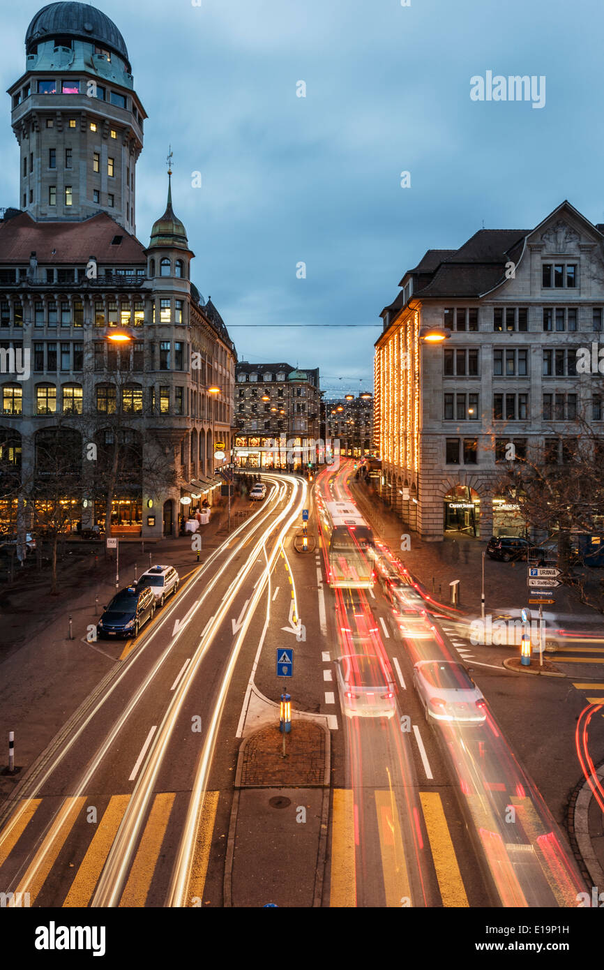 Langzeitbelichtung, Rush-Hour in Zürich, Schweiz. Stockfoto