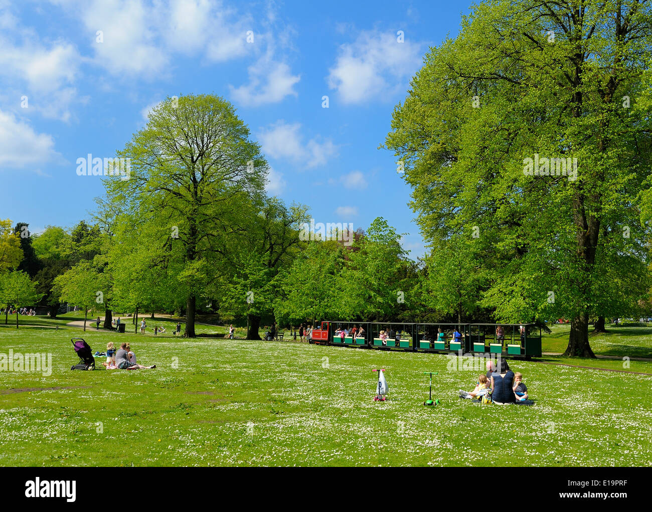 Buxton Pavilion Gardens Miniaturzug Debyshire England UK Stockfoto
