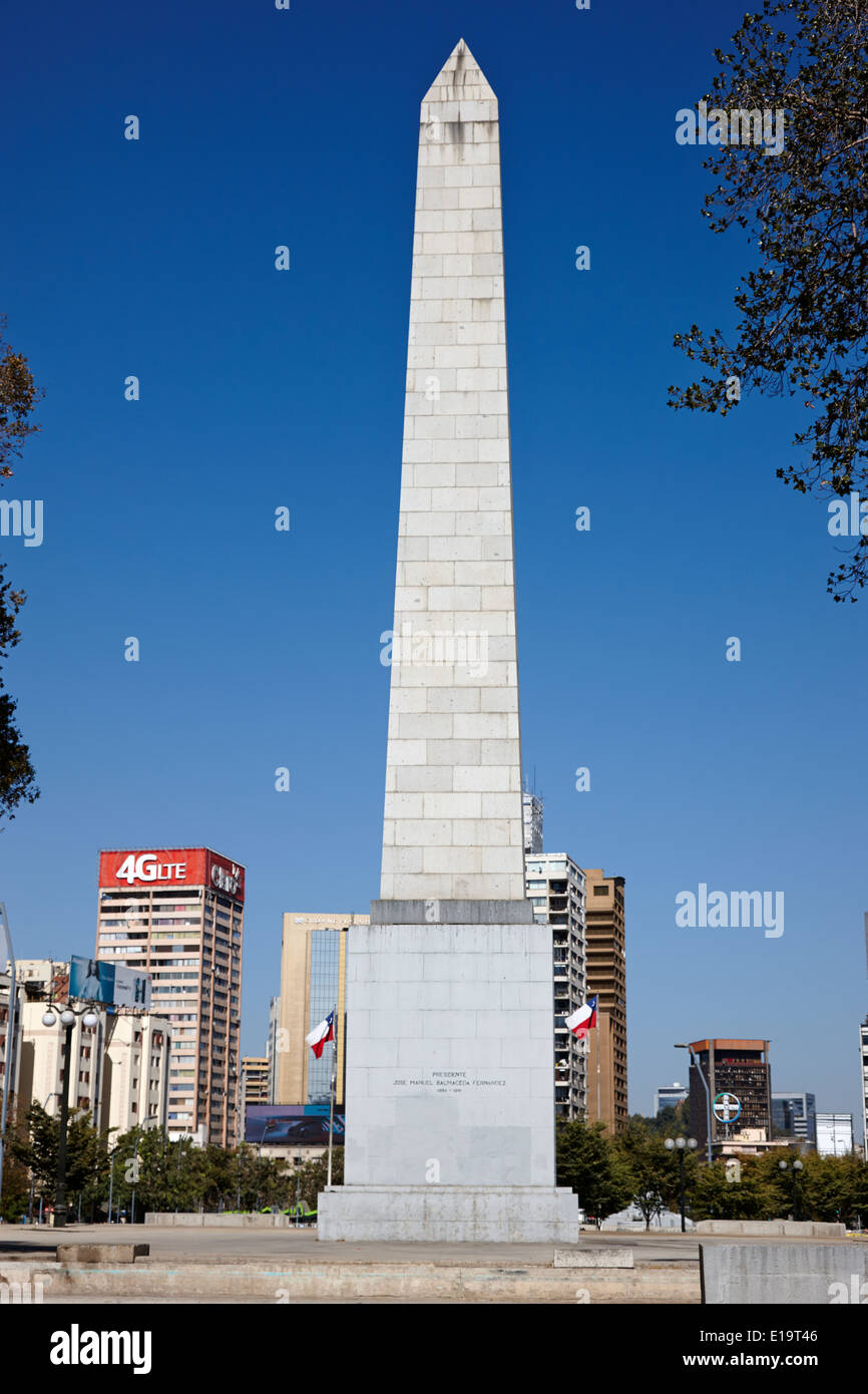 Obelisco De Tajamar Santiago Chile Stockfotografie Alamy