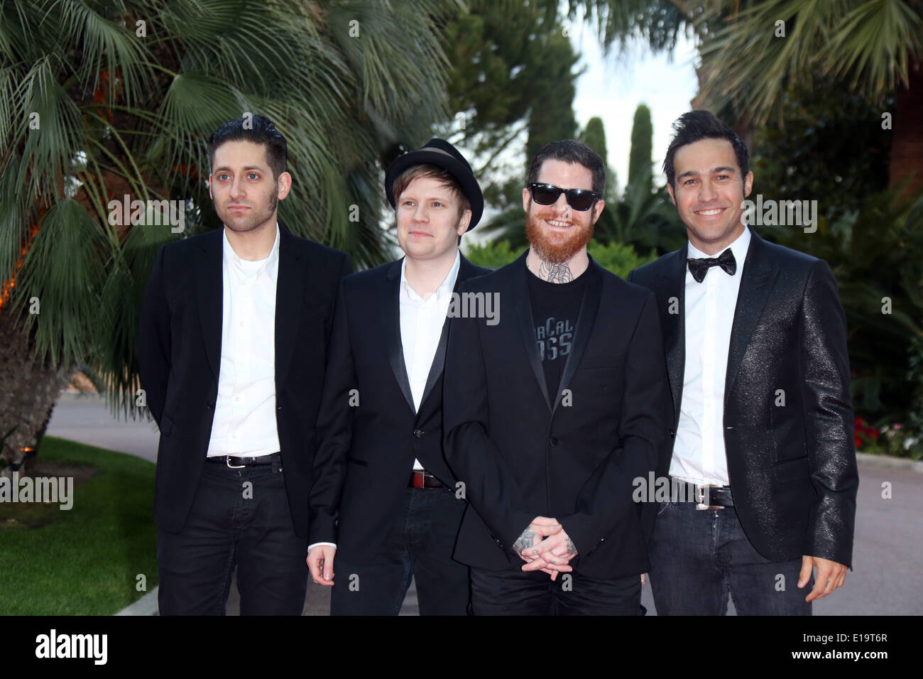 Monte Carlo, Monaco. 27. Mai 2014. Patrick Stump, Pete Wentz, Joe Trohman und Andy Hurley von "Fall Out Boy" teilnehmen 2014 World Music Awards im Sporting Club in Monaco, Montecarlo, am 27. Mai 2014. Foto: Hubert Boesl - NO WIRE SERVICE Credit: Dpa picture-Alliance/Alamy Live News Stockfoto