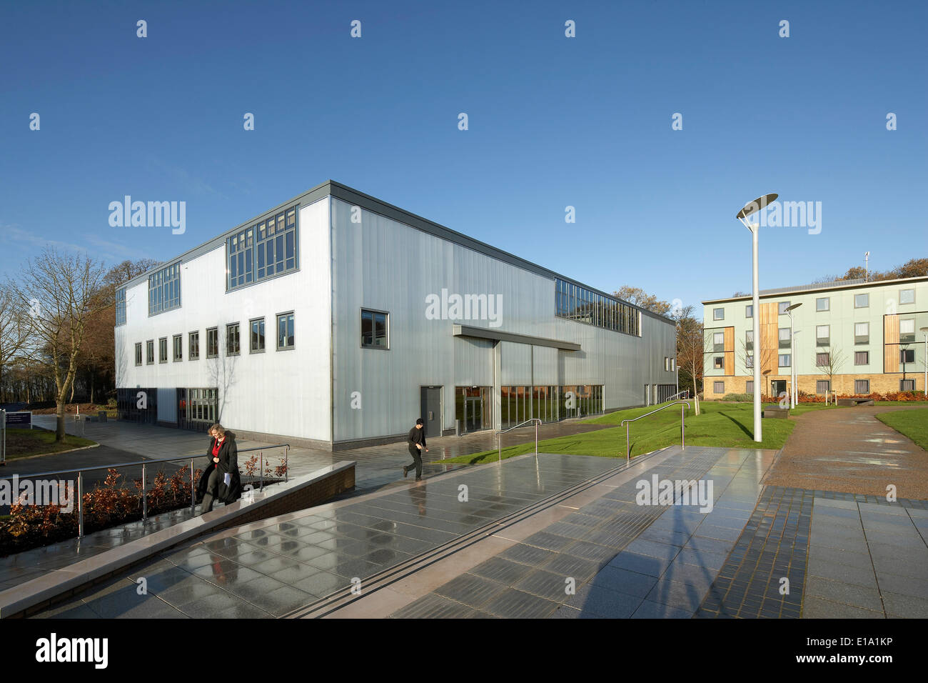 Lancaster Institute for Contemporary Arts, Lancaster, United Kingdom. Architekt: Sheppard Robson, 2011. Schrägansicht des Lagers Stockfoto