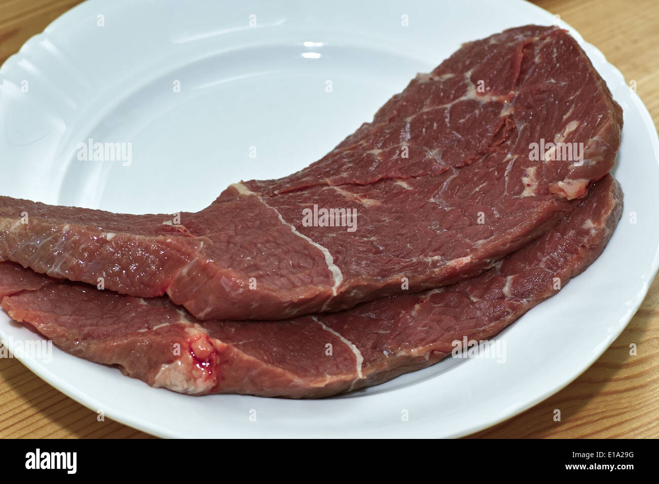 Bereiten Sie Rindfleisch Rouladen in der polnischen Küche, auf dem polnischen Tisch. Stockfoto