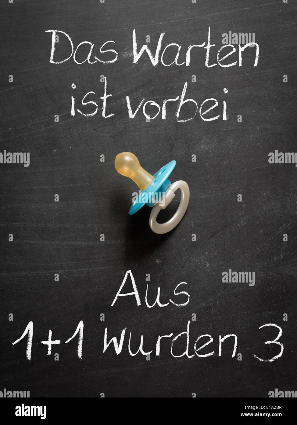 Baby Ankündigung mit deutschen Text & Schnuller Stockfoto