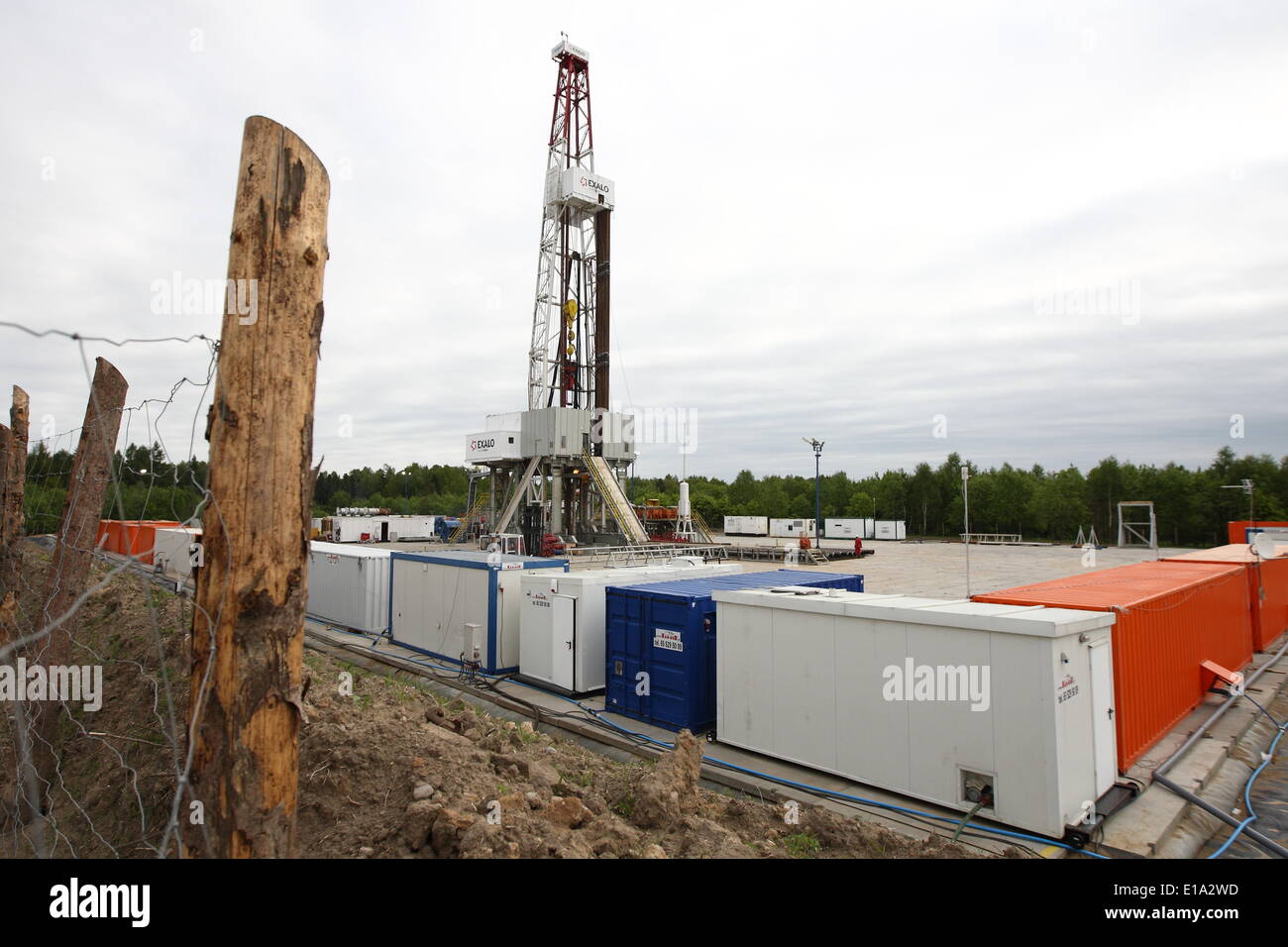 17. Mai 2014 - Milowo, - Milowo, Polen 17. Mai 2014 die Firma PGNiG SA begann neue Shale Gas Forschung in Milowo im Norden von Polen (Kartuzy Konzession). Der Bohrvorgang wird 2 Monate dauern und ist bis zu 3800 Meter Tiefe geplant. (Kredit-Bild: © Michal Fludra/NurPhoto/ZUMAPRESS.com) Stockfoto