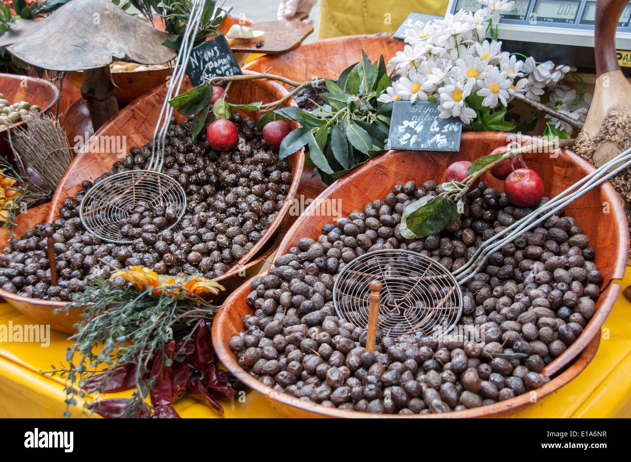 Olive Stall im französischen Markt, Provence, Frankreich Stockfoto