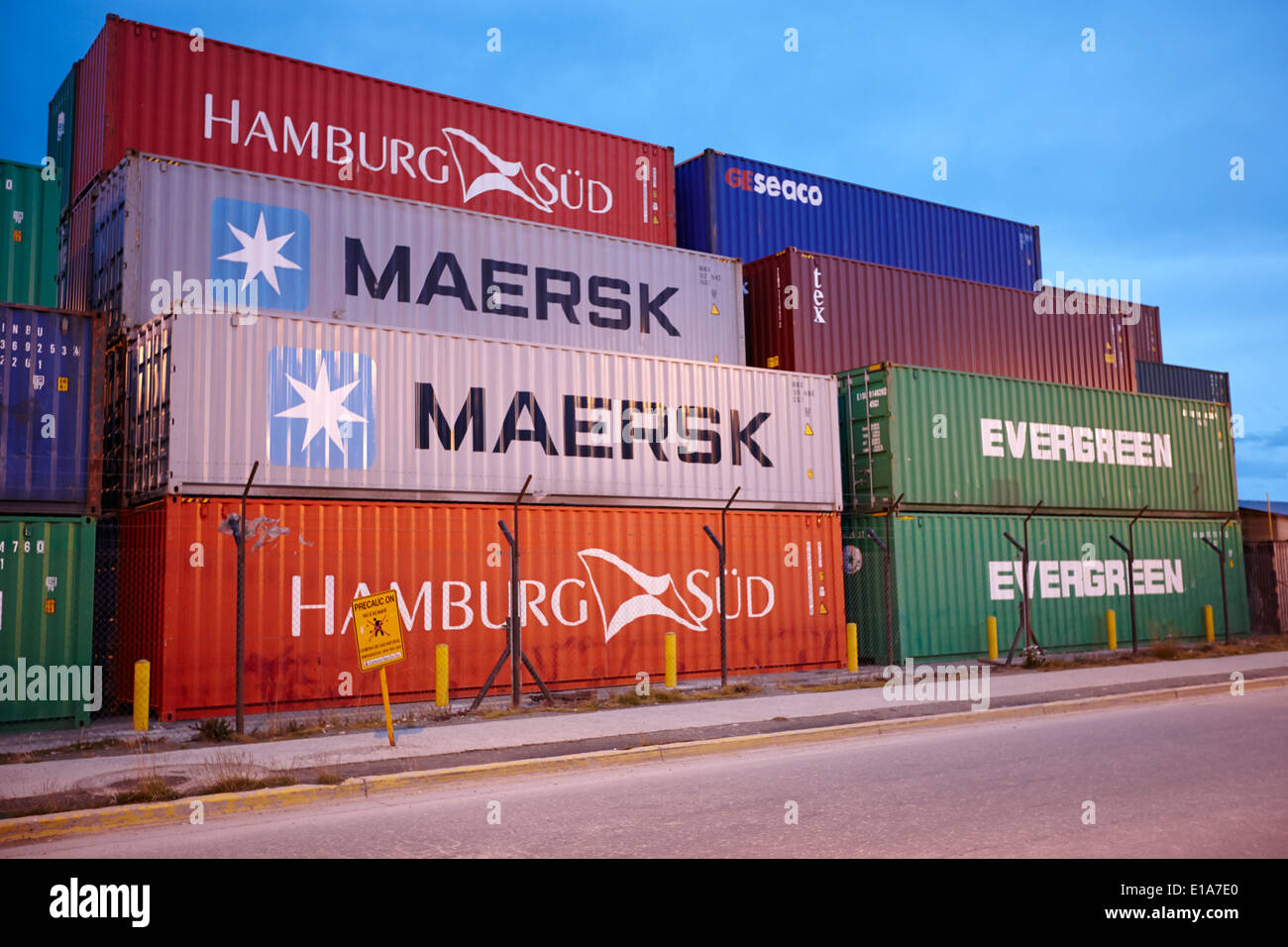 See-Container gestapelt in Ushuaia Docks Argentinien Stockfoto