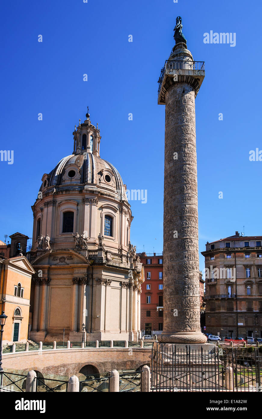 Rom, Italien. Trajanssäule ist eine römische Siegessäule in Rom, 113AD, Architekt Apollodorus von Damaskus aus. Stockfoto