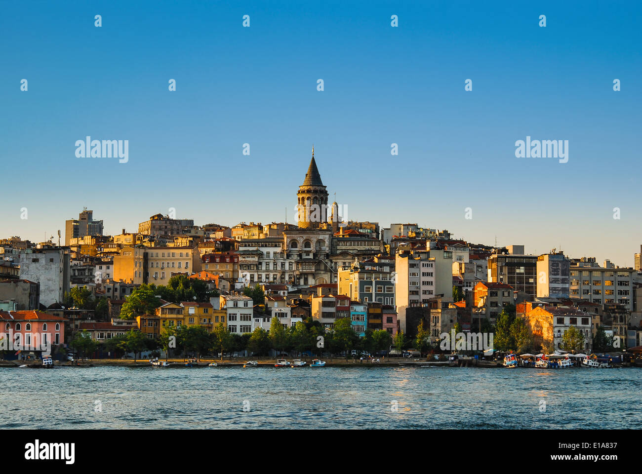 Istanbul, Türkei. Galata-Turm, Turm mittelalterliche Stein im Quartier Karakoy, in der Nähe von Bosporus. Stockfoto