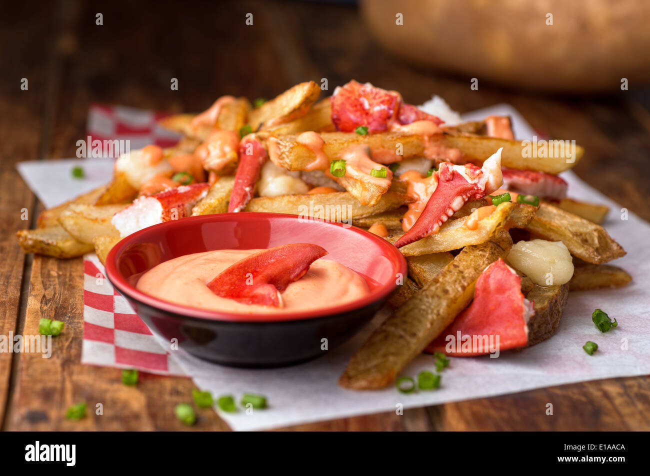 Poutine Mit Pommes Eine dekadente Hummer Poutine mit Hummer, Heimat gemacht Pommes frites ...
