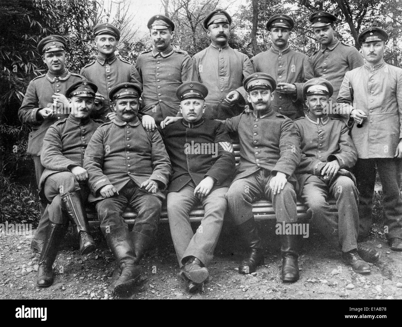 1. Weltkrieg deutsche Soldaten entspannende Freizeit teilweise mit Zigarren Frankreich WW1 1916 Stockfoto