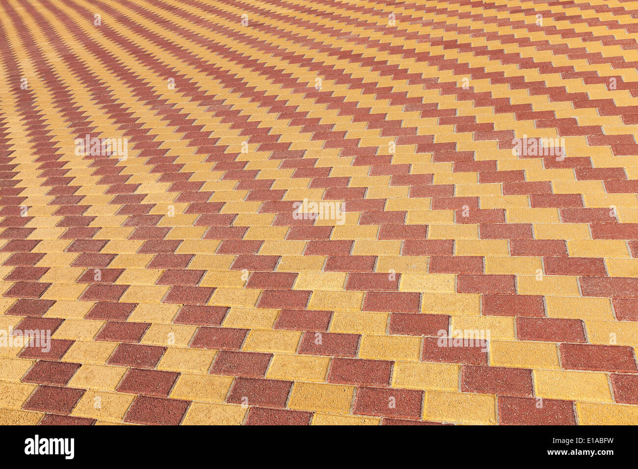 Hintergrundtextur von roten und gelben Pflasterstein Pflaster Muster Stockfoto