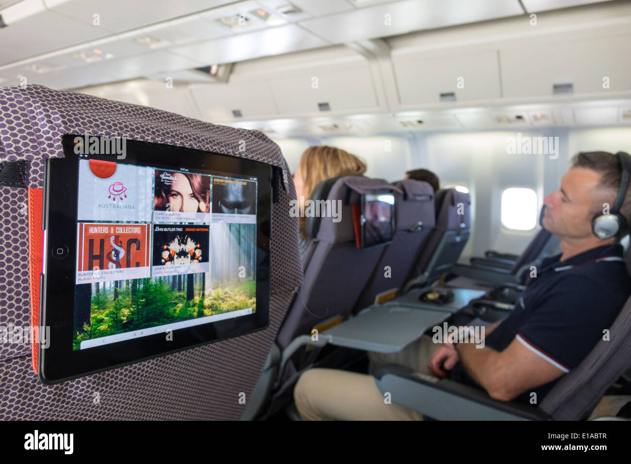 Sydney Australien, Kingsford-Smith Airport, SYD, Qantas Airlines, an Bord, Brisbane-Flug, bereitgestellt, iPad, Tablet, Beifahrerpassagiere Fahrer, Sitze, in-f Stockfoto