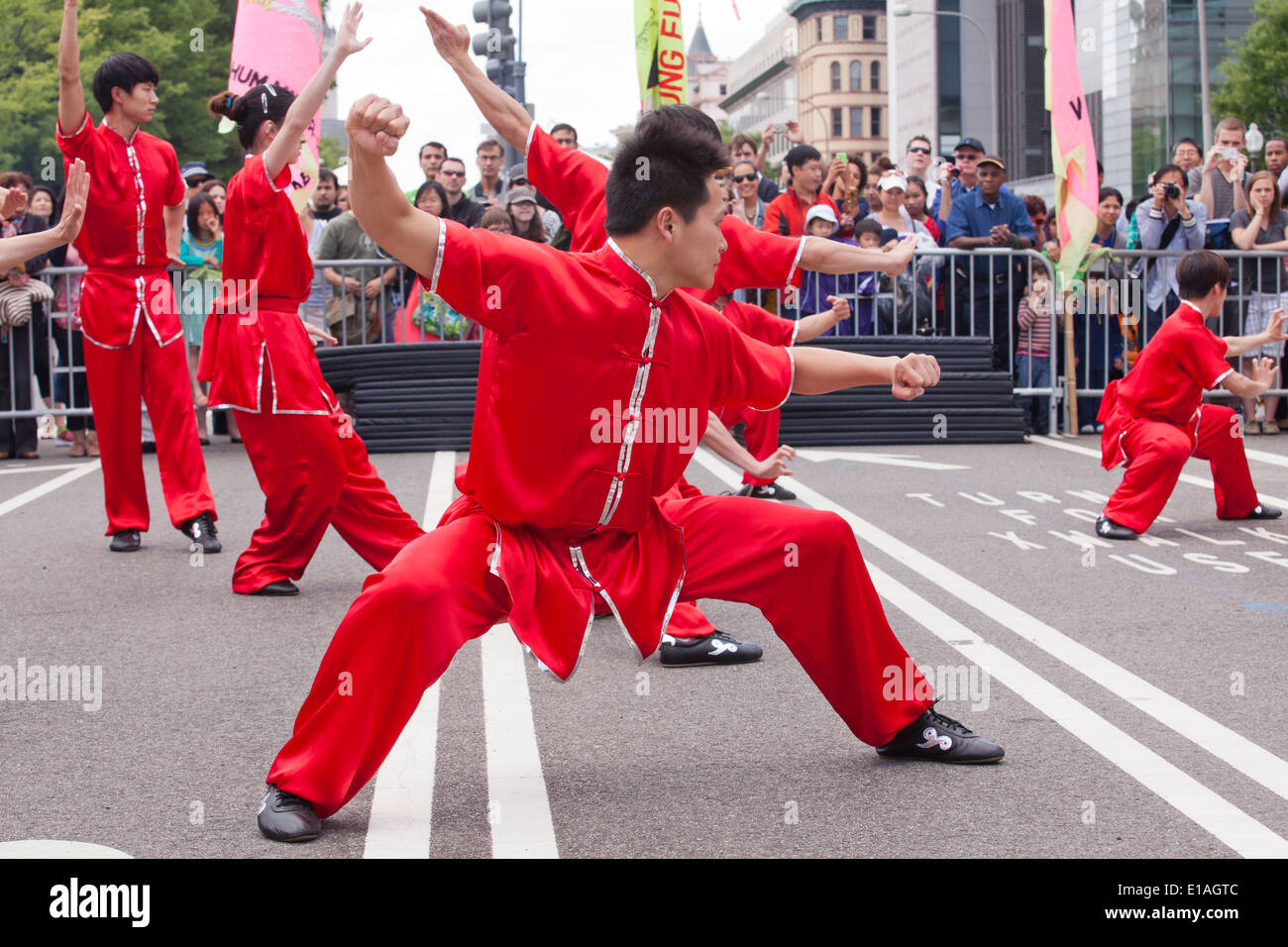 Kung Fu Vorführung Team Auftritt beim Festival - USA Stockfoto