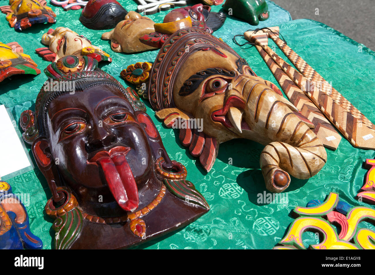 Hand geschnitzt Holz Nepali Masken Stockfoto