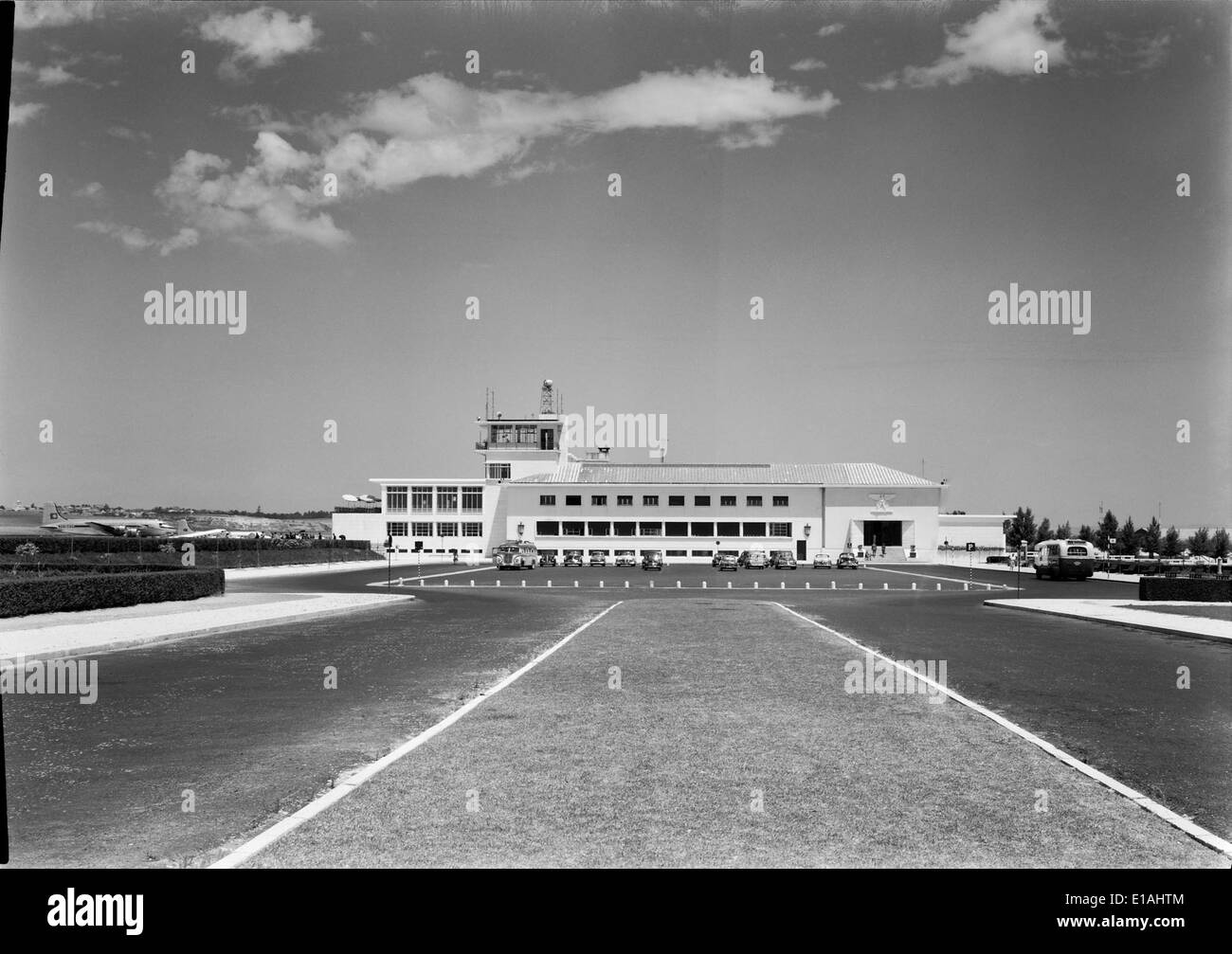 Der Aeroporto de Lisboa, auch als Flughafen Lissabon bekannt, ist Portugals wichtigstes internationales Tor. Es dient als wichtiger Drehkreuz für Inlandsflüge und internationale Flüge und trägt erheblich zur Verkehrsinfrastruktur Portugals bei. Stockfoto