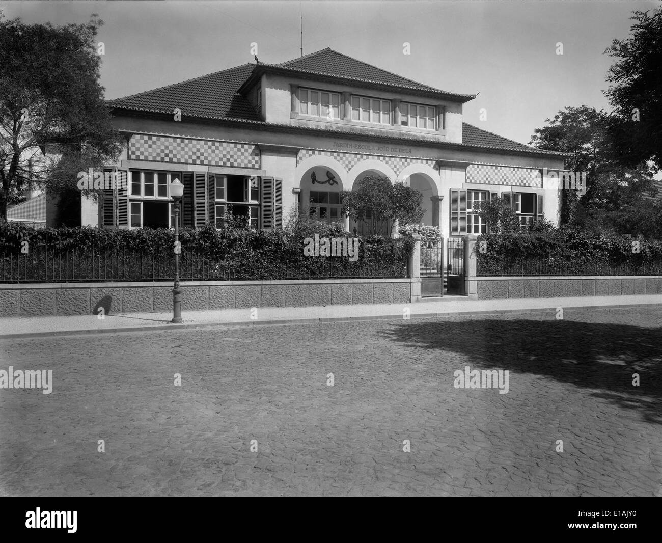 Jardim Escola João de Deus in Lissabon ist ein historischer Bildungsgarten, der mit der Schule João de Deus verbunden ist. Der Garten ist ein Ort, an dem Schüler die Natur als Teil ihrer Lernumgebung kennenlernen können. Stockfoto