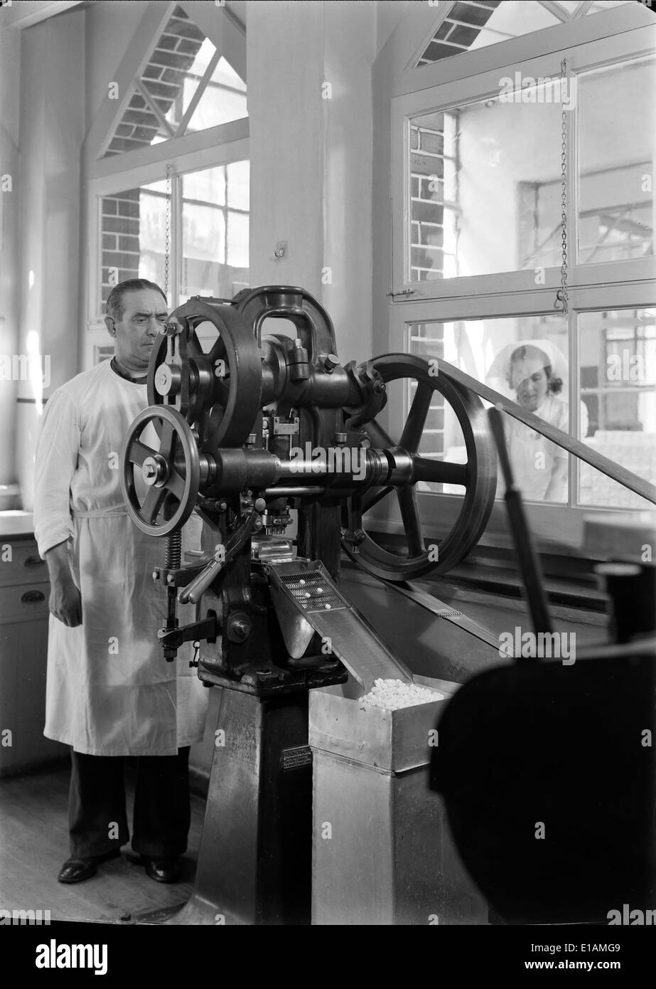 Laboratório Normal in Mem Martins, Portugal, das von Mário Novais erfasst wurde, ist ein wichtiger Standort in der wissenschaftlichen und medizinischen Forschungslandschaft des Landes und spiegelt die industrielle Entwicklung im Gesundheitswesen wider. Stockfoto