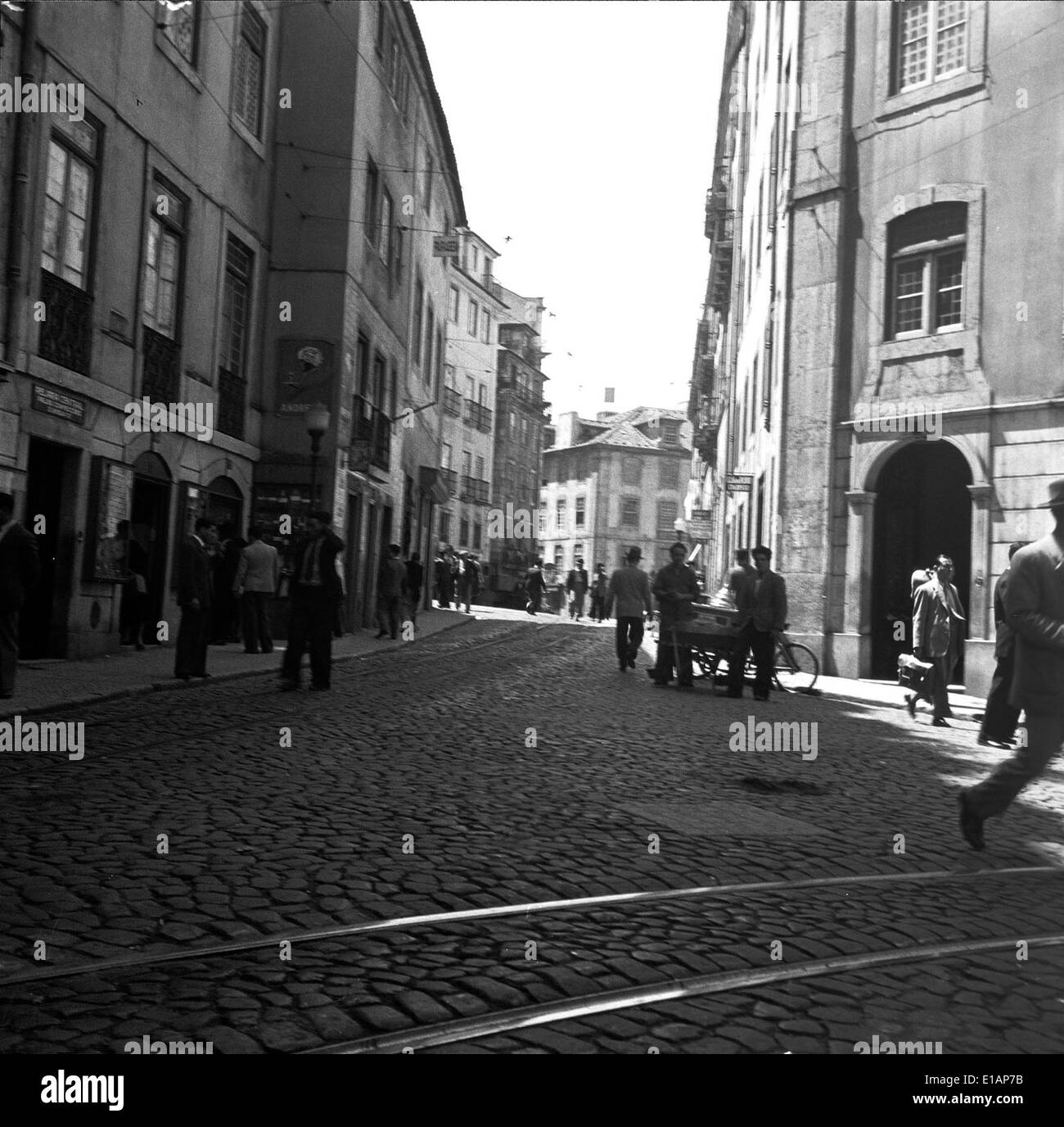 Lisboa ist die Hauptstadt Portugals, bekannt für ihre reiche Geschichte, atemberaubende Architektur und lebendige Kultur. Es dient als politisches, wirtschaftliches und kulturelles Zentrum des Landes. Stockfoto