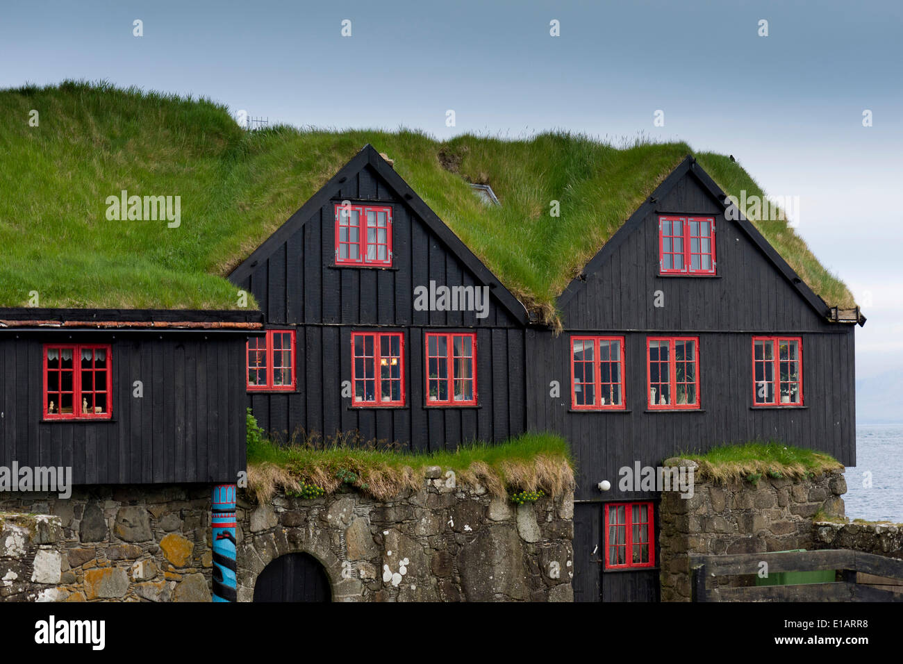 Mit einem Grasdach, Sod Häuser, Kirkjubøur, Streymoy, Färöer-Inseln, Dänemark Stockfoto