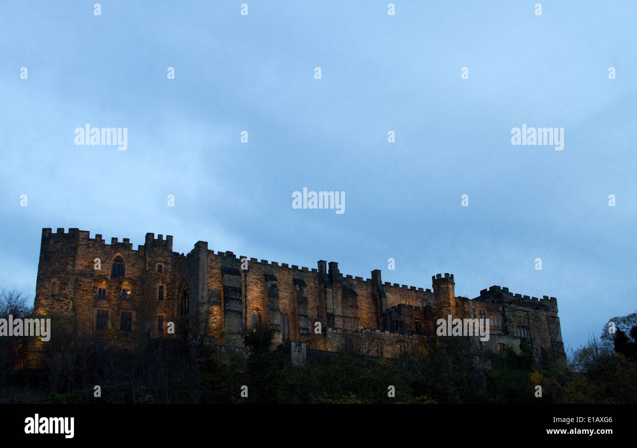 Durham Castle in der Abenddämmerung Stockfoto