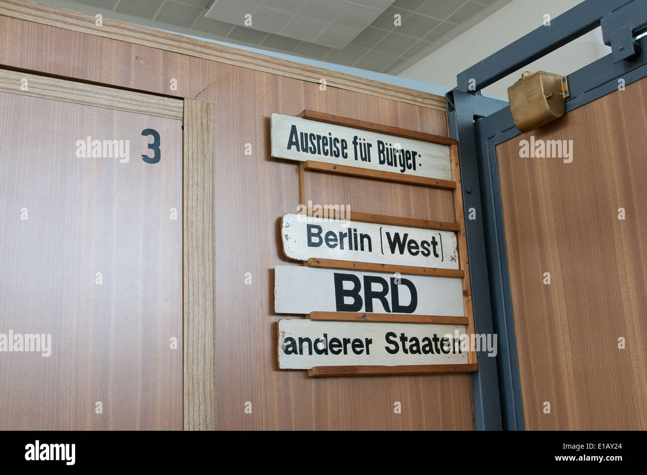 Der Tränenpalast (Tränenpalast) ist der Berliner Colloquialism für den ehemaligen Grenzübergang in Berlin Friedrichstraße. Stockfoto